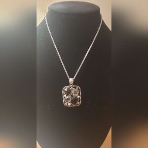 Medium length necklace